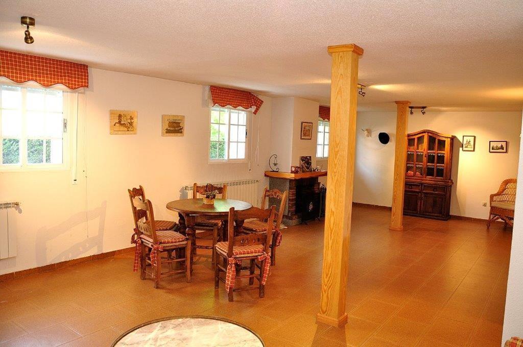 Casa Bellavista Becerril Villa Becerril de la Sierra Bagian luar foto